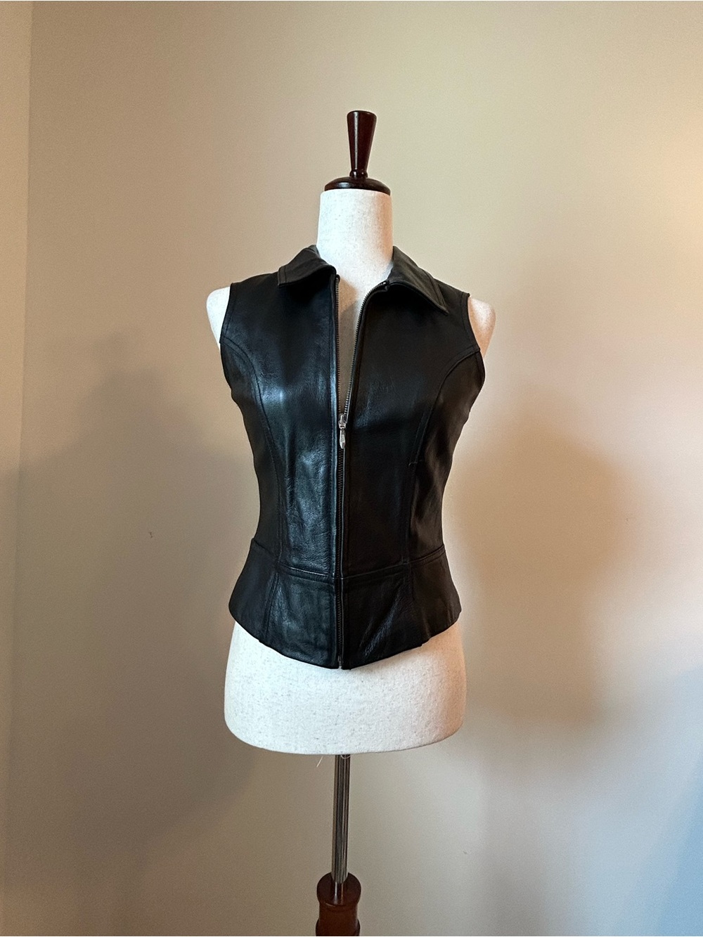 Wilsons Leather Black Genuine Leather Front Stretch Back Moto Vest Size S - Picture 2 of 10
